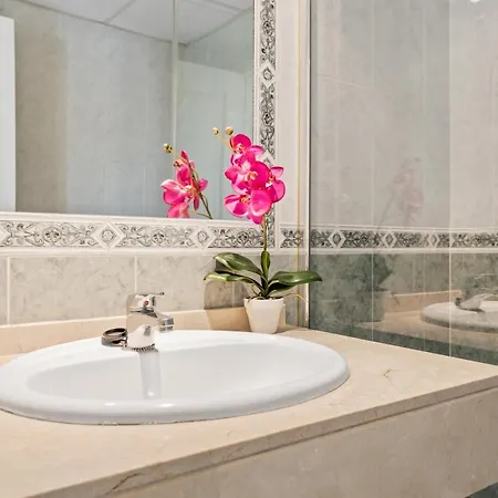 Puerto Banus Bright Ref M22 Marbella